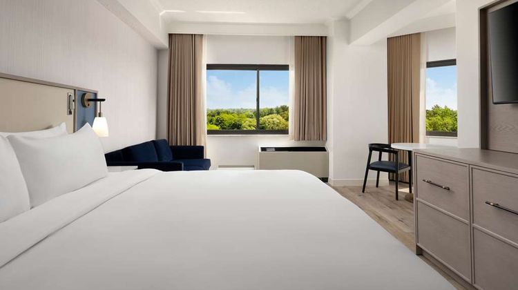 Sonesta White Plains Downtown Room