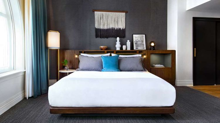 The Alexis Royal Sonesta Hotel Seattle Room