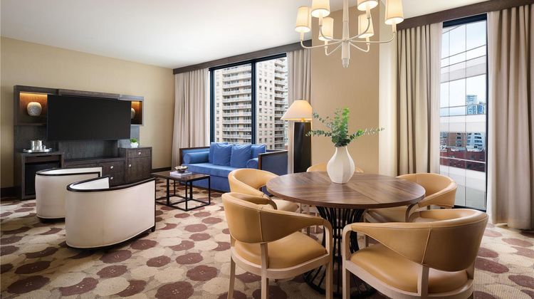 The Royal Sonesta Chicago River North Suite