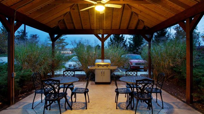 <b>Sonesta Simply Suites Cleveland North Olmsted Recreation</b>. Images powered by <a href="https://iceportal.shijigroup.com/" title="IcePortal" target="_blank">IcePortal</a>.