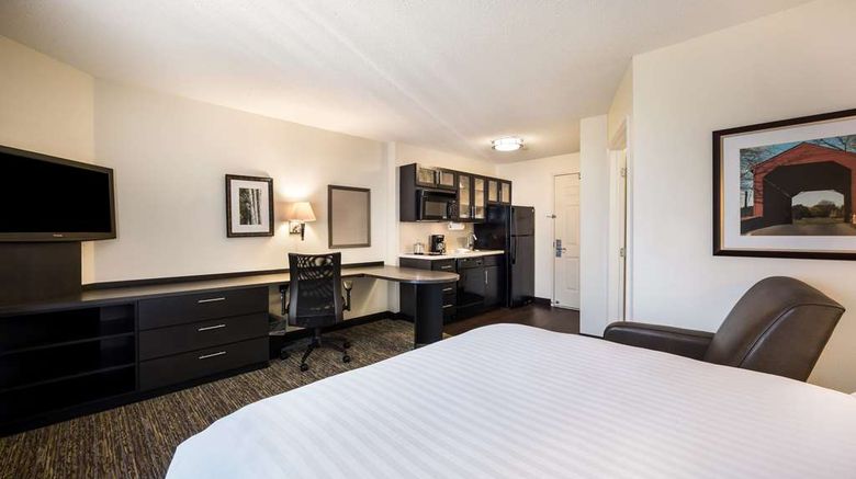 <b>Sonesta Simply Suites Cleveland North Olmsted Room</b>. Images powered by <a href="https://iceportal.shijigroup.com/" title="IcePortal" target="_blank">IcePortal</a>.