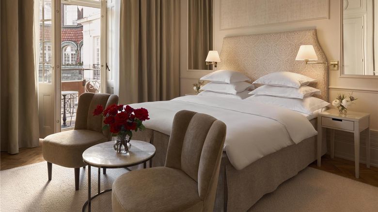 <b>Hotel Diplomat Room</b>. Images powered by <a href="https://iceportal.shijigroup.com/" title="IcePortal" target="_blank">IcePortal</a>.
