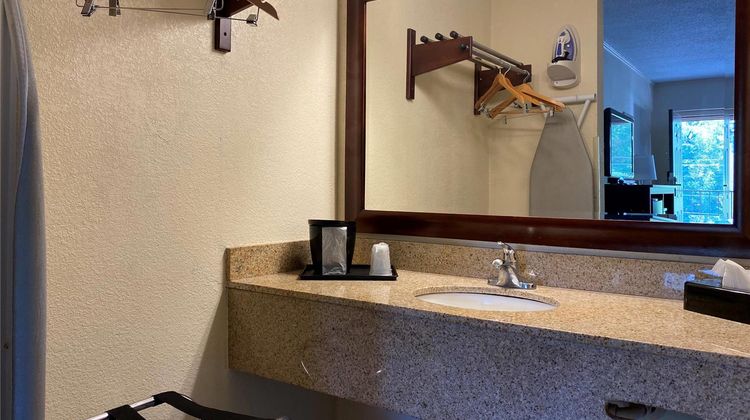 Econo Lodge Room