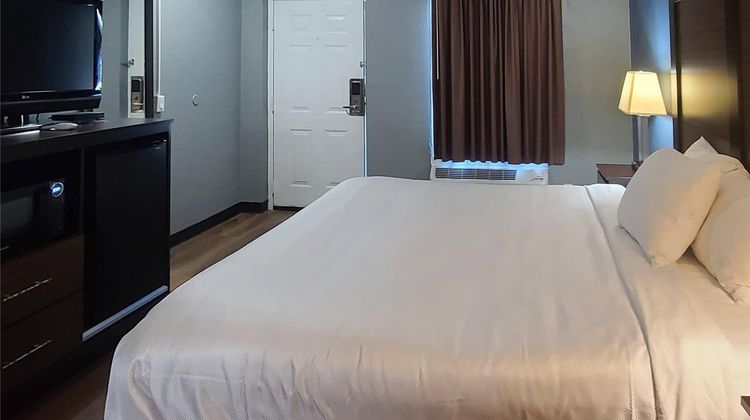 Econo Lodge Room