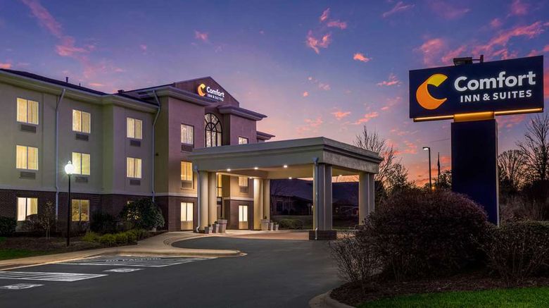 <b>Comfort Inn & Suites Exterior</b>. Images powered by <a href="https://iceportal.shijigroup.com/" title="IcePortal" target="_blank">IcePortal</a>.