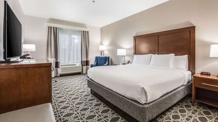 Comfort Inn & Suites Room
