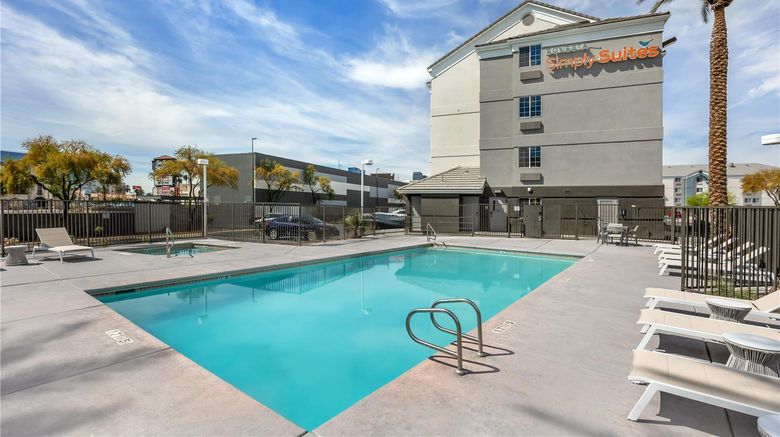 <b>Sonesta Simply Suites Convention Center Pool</b>. Images powered by <a href="https://iceportal.shijigroup.com/" title="IcePortal" target="_blank">IcePortal</a>.