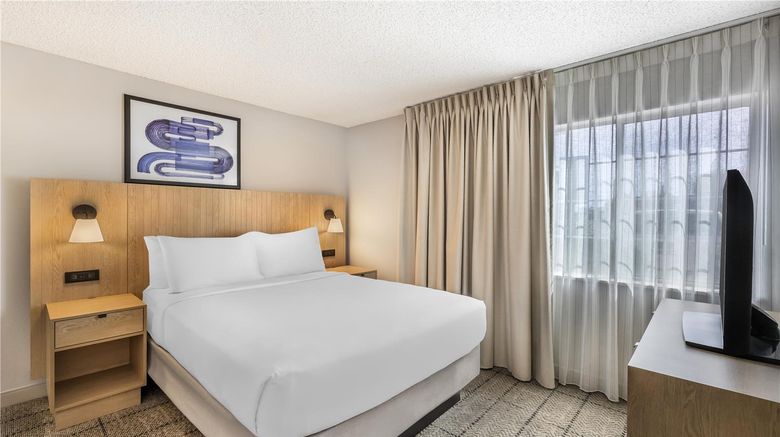 <b>Sonesta Simply Suites Convention Center Suite</b>. Images powered by <a href="https://iceportal.shijigroup.com/" title="IcePortal" target="_blank">IcePortal</a>.