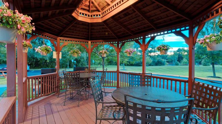<b>Sonesta Simply Suites Nanuet Restaurant</b>. Images powered by <a href="https://iceportal.shijigroup.com/" title="IcePortal" target="_blank">IcePortal</a>.