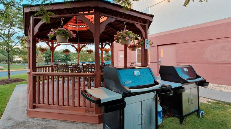 <b>Sonesta Simply Suites Nanuet Restaurant</b>. Images powered by <a href="https://iceportal.shijigroup.com/" title="IcePortal" target="_blank">IcePortal</a>.