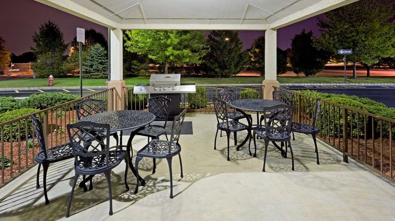 <b>Sonesta Simply Suites Somerset Restaurant</b>. Images powered by <a href="https://iceportal.shijigroup.com/" title="IcePortal" target="_blank">IcePortal</a>.