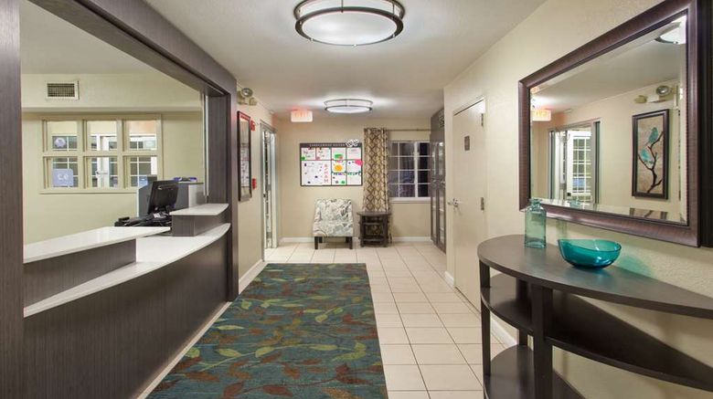 <b>Sonesta Simply Suites Detroit Troy Lobby</b>. Images powered by <a href="https://iceportal.shijigroup.com/" title="IcePortal" target="_blank">IcePortal</a>.