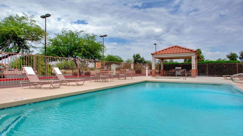 <b>Sonesta Simply Suites Phoenix Tempe Pool</b>. Images powered by <a href="https://iceportal.shijigroup.com/" title="IcePortal" target="_blank">IcePortal</a>.