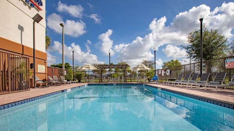 Sonesta Simply Suites Miami Airport Doral Pool