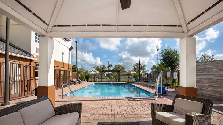 Sonesta Simply Suites Miami Airport Doral Pool