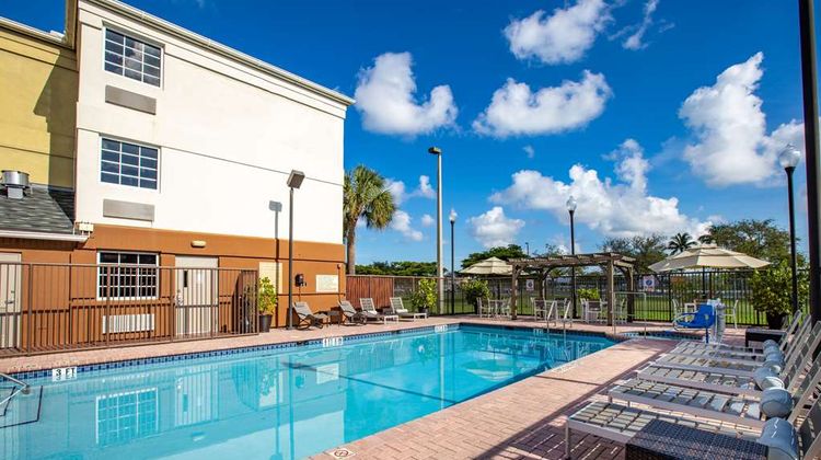 Sonesta Simply Suites Miami Airport Doral Pool
