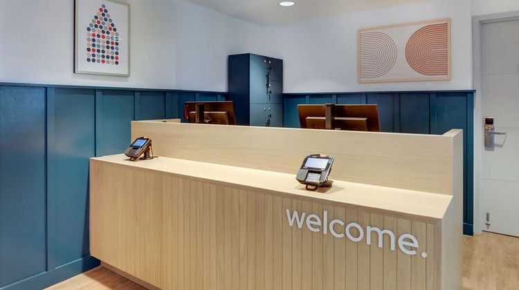 Sonesta Simply Suites Miami Airport Doral Lobby