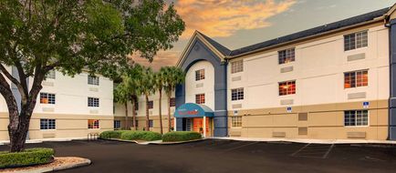 Sonesta Simply Suites Miami Airport Doral Exterior