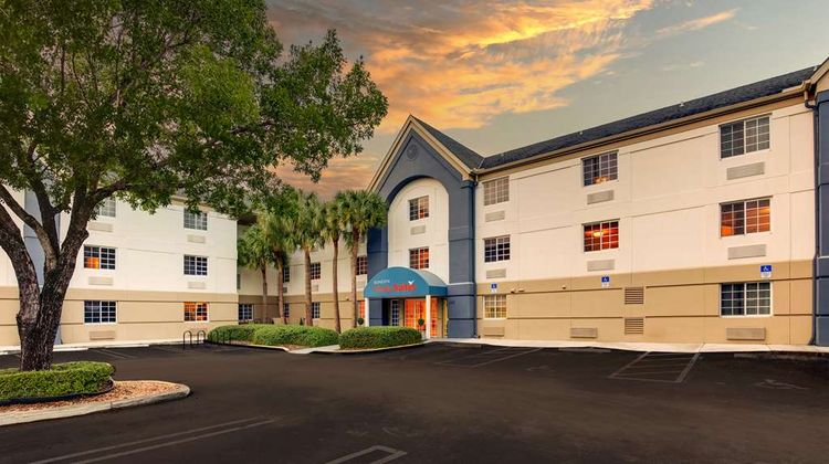 Sonesta Simply Suites Miami Airport Doral Exterior