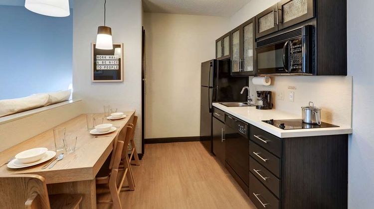 Sonesta Simply Suites Miami Airport Doral Suite
