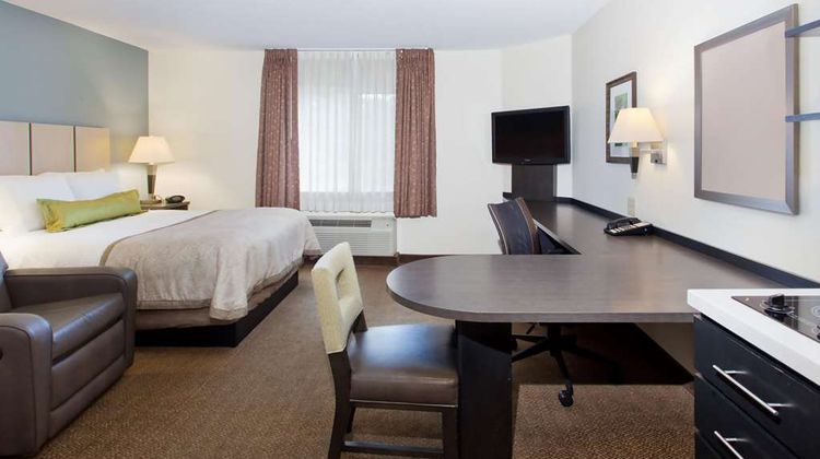 Sonesta Simply Suites Knoxville Suite