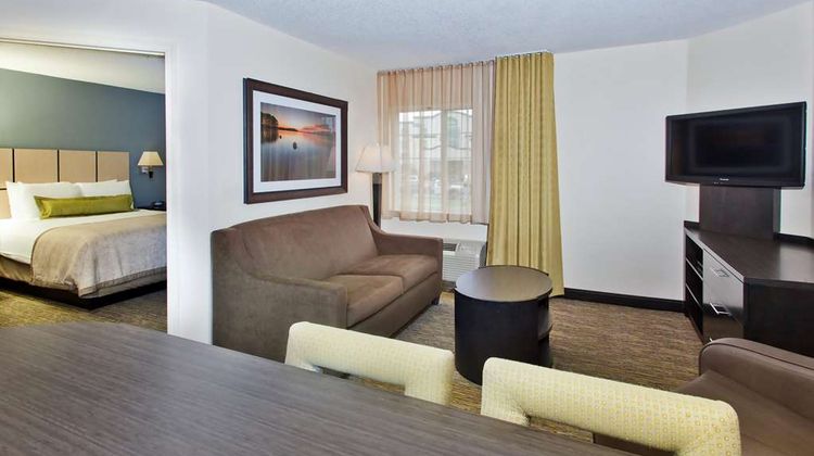 Sonesta Simply Suites Knoxville Suite