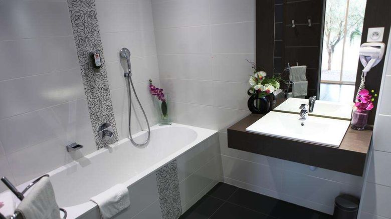 <b>Gil de France Hotel Room</b>. Images powered by <a href="https://iceportal.shijigroup.com/" title="IcePortal" target="_blank">IcePortal</a>.