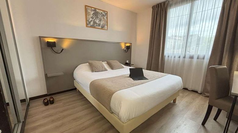 <b>Hotel Le Valois Room</b>. Images powered by <a href="https://iceportal.shijigroup.com/" title="IcePortal" target="_blank">IcePortal</a>.