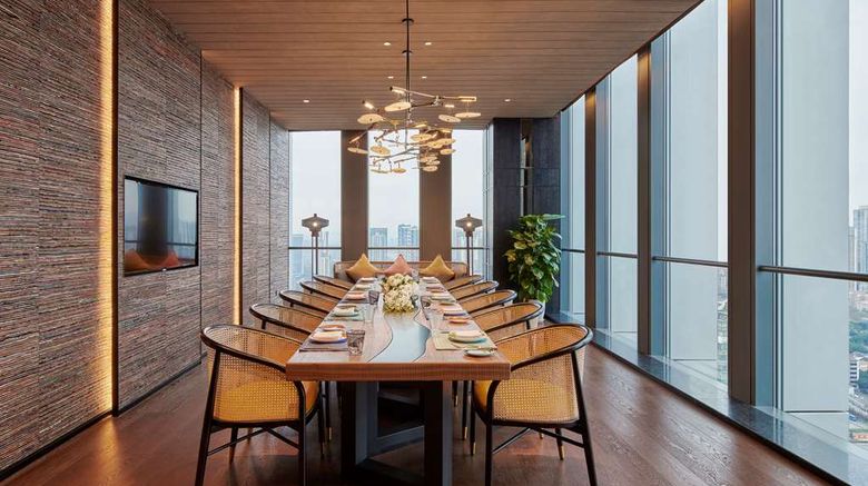 <b>Hilton Chongqing Liangjiang New Area Restaurant</b>. Images powered by <a href="https://iceportal.shijigroup.com/" title="IcePortal" target="_blank">IcePortal</a>.