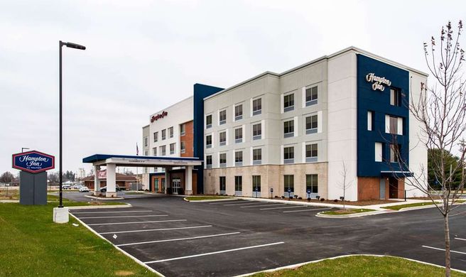 Hampton Inn Paris Exterior