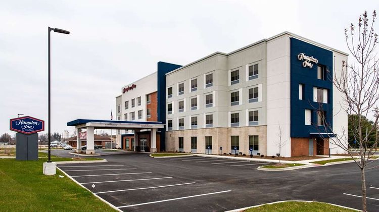 Hampton Inn Paris Exterior