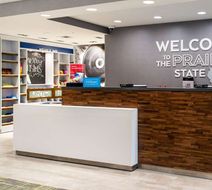 Hampton Inn Paris Lobby