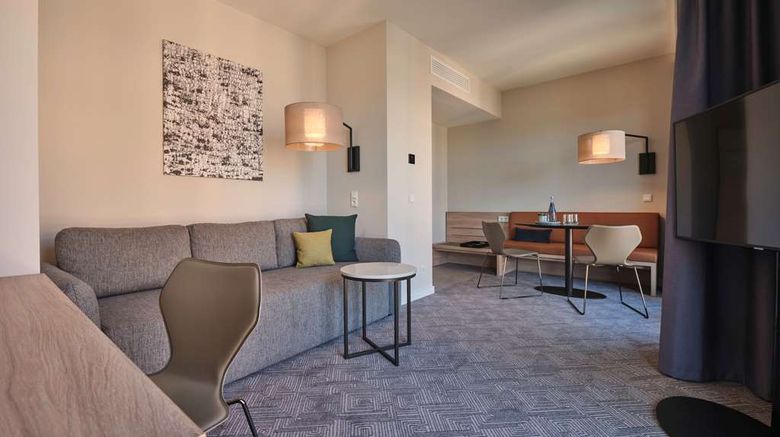<b>Adina Apartment Hotel Cologne Suite</b>. Images powered by <a href="https://iceportal.shijigroup.com/" title="IcePortal" target="_blank">IcePortal</a>.