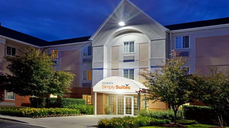 Sonesta Simply Suites Chicago Waukegan Exterior