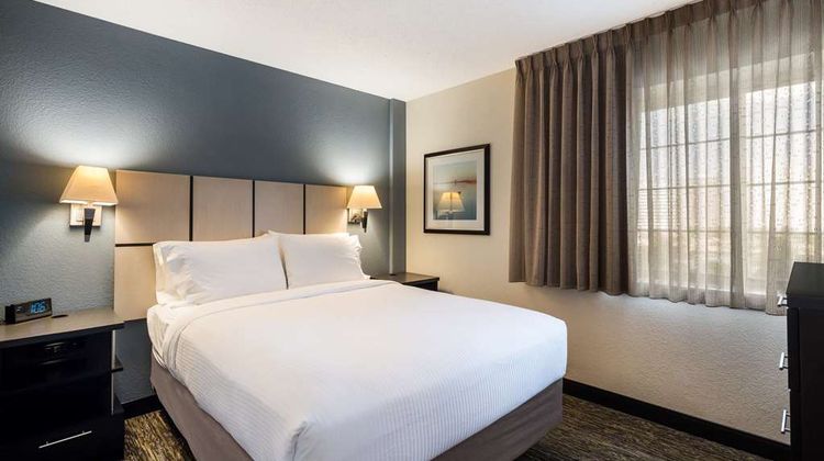 Sonesta Simply Suites Chicago Waukegan Room