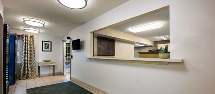 Sonesta Simply Suites Chicago Waukegan Lobby