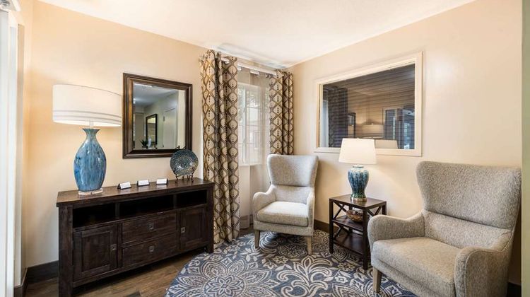 Sonesta Simply Suites Hampton Lobby