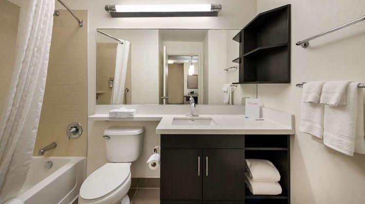 Sonesta Simply Suites Hampton Suite