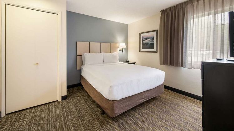 Sonesta Simply Suites Hampton Suite