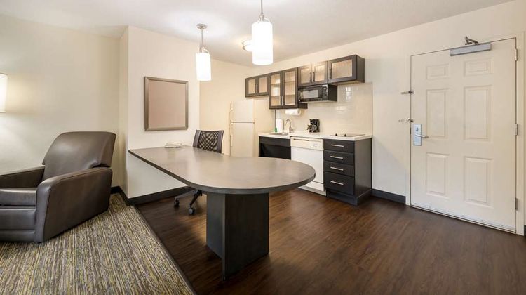 Sonesta Simply Suites Hampton Suite