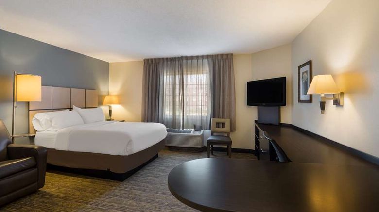 <b>Sonesta Simply Suites Des Moines Suite</b>. Images powered by <a href="https://iceportal.shijigroup.com/" title="IcePortal" target="_blank">IcePortal</a>.