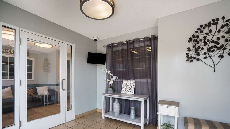 Sonesta Simply Suites Des Moines Lobby