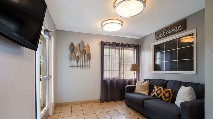 Sonesta Simply Suites Des Moines Lobby
