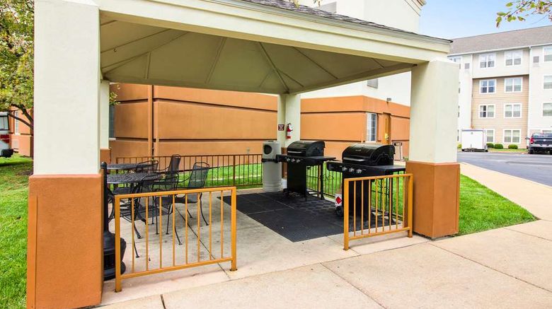 <b>Sonesta Simply Suites St Louis Earth City Recreation</b>. Images powered by <a href="https://iceportal.shijigroup.com/" title="IcePortal" target="_blank">IcePortal</a>.