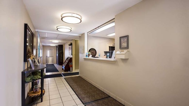 <b>Sonesta Simply Suites St Louis Earth City Lobby</b>. Images powered by <a href="https://iceportal.shijigroup.com/" title="IcePortal" target="_blank">IcePortal</a>.