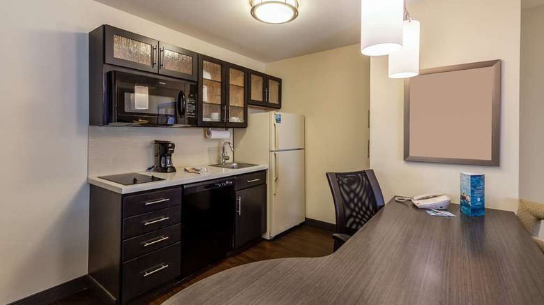 <b>Sonesta Simply Suites St Louis Earth City Suite</b>. Images powered by <a href="https://iceportal.shijigroup.com/" title="IcePortal" target="_blank">IcePortal</a>.