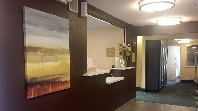 <b>Sonesta Simply Suites Dallas Galleria Lobby</b>. Images powered by <a href="https://iceportal.shijigroup.com/" title="IcePortal" target="_blank">IcePortal</a>.