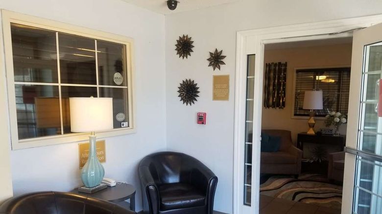 <b>Sonesta Simply Suites Dallas Galleria Lobby</b>. Images powered by <a href="https://iceportal.shijigroup.com/" title="IcePortal" target="_blank">IcePortal</a>.