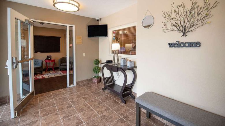<b>Sonesta Simply Suites Chicago Naperville Lobby</b>. Images powered by <a href="https://iceportal.shijigroup.com/" title="IcePortal" target="_blank">IcePortal</a>.