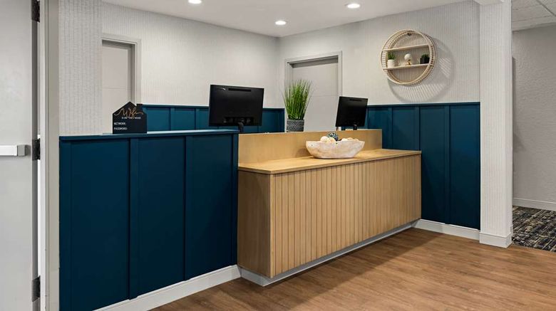 <b>Sonesta Simply Suites Irvine East Foothill Lobby</b>. Images powered by <a href="https://iceportal.shijigroup.com/" title="IcePortal" target="_blank">IcePortal</a>.